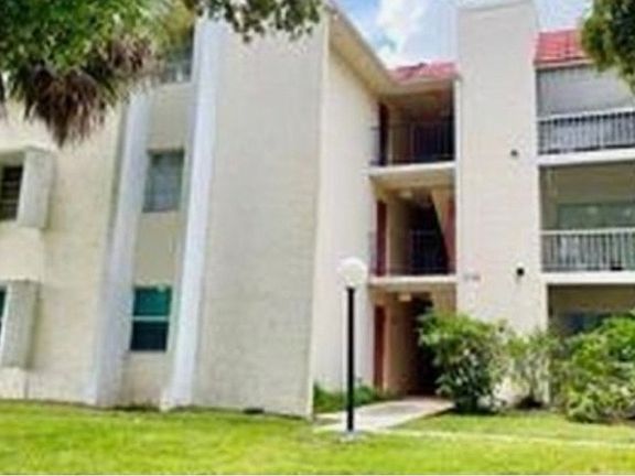 2nd image of 636 NW 13th St APT 21
