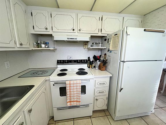 3rd image of 244 Farnham K #244