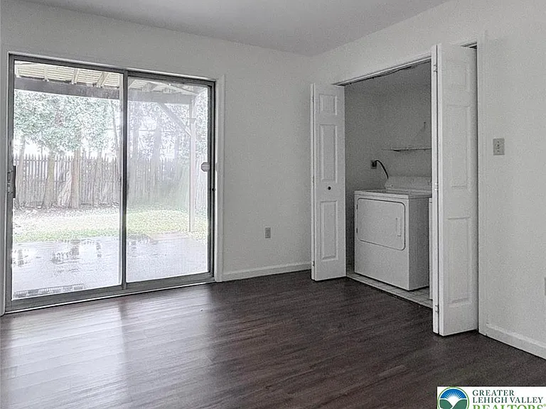 1217 Nelson St — Photo 13