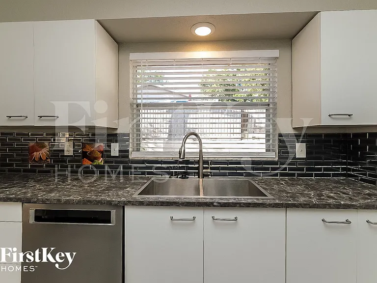 1418 Stonehaven Way — Photo 5