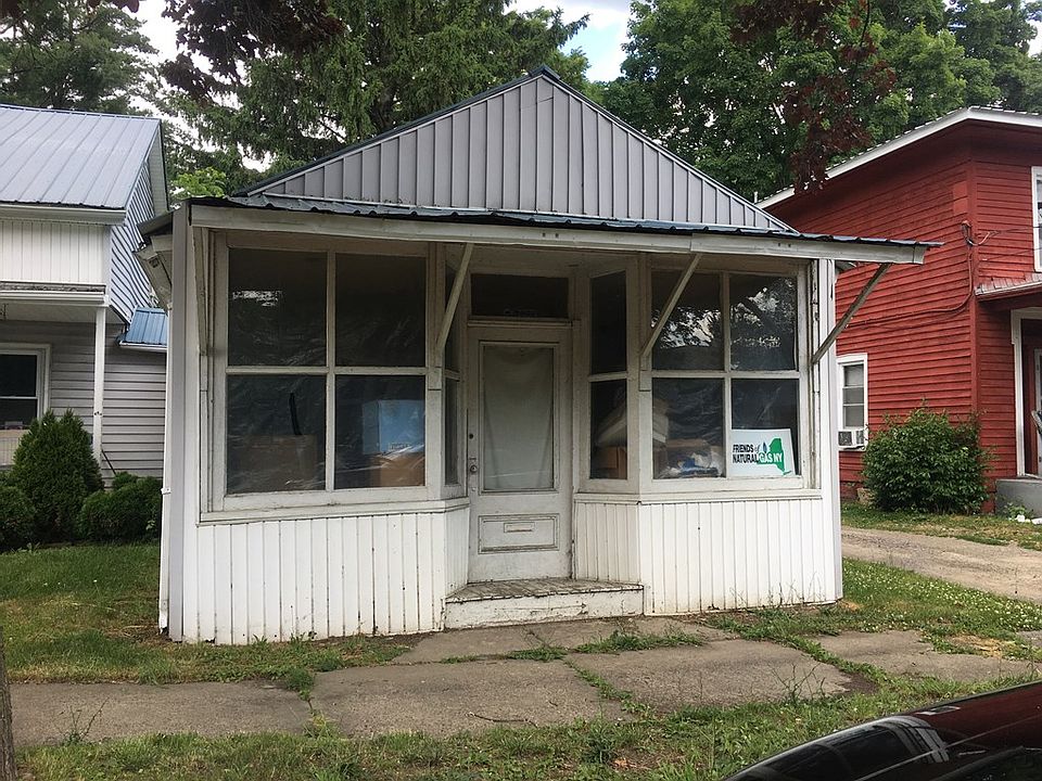 2nd image of 120 Sayre St
