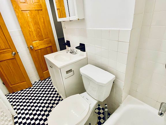 5th image of 1411 2nd Ave #2W