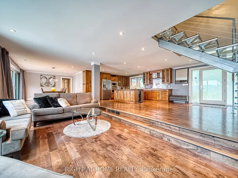 44 Royal Henley Blvd — Photo 13