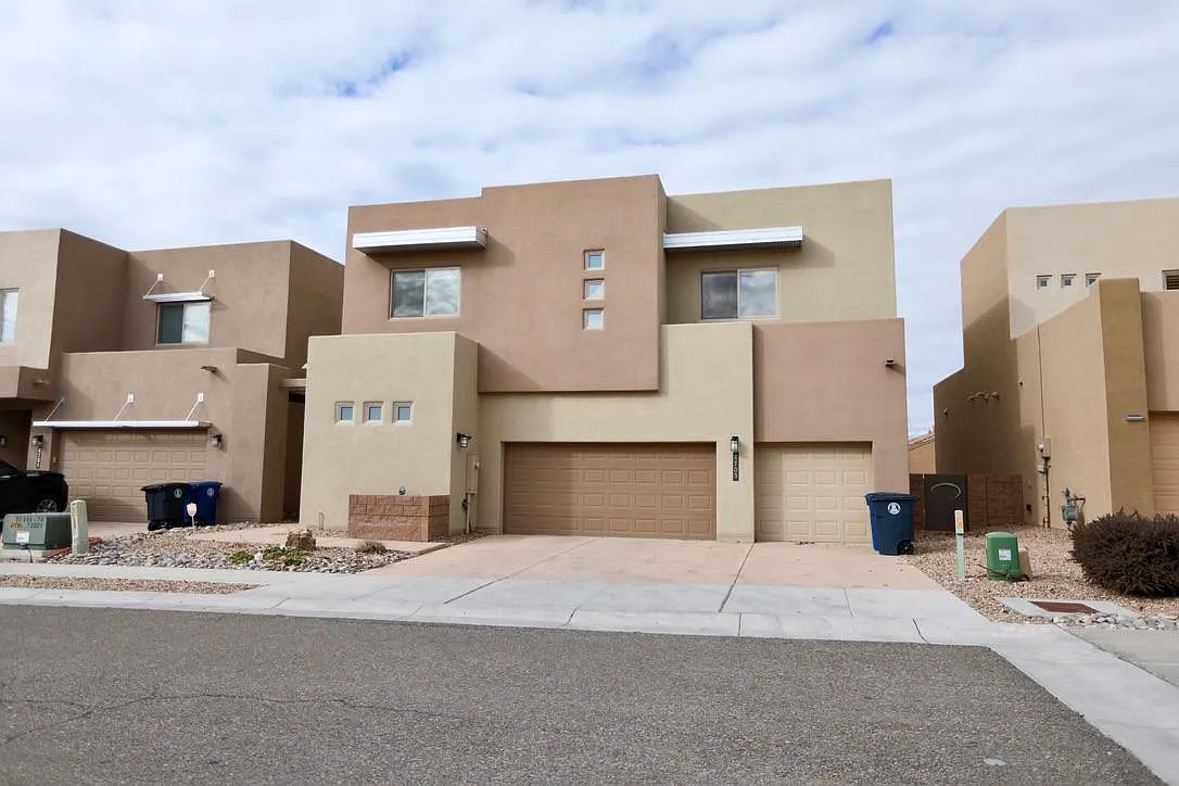 5 bed, 3.5 bath, 2890 sqft, $3,680 — Photo 1