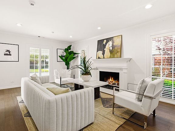 5th image of 4684 S Versailles Ave