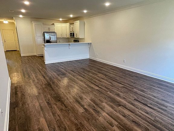 2nd image of 2206 Nassau Ln