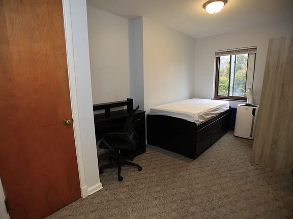 4th image of 413 Washtenaw Ave APT 4