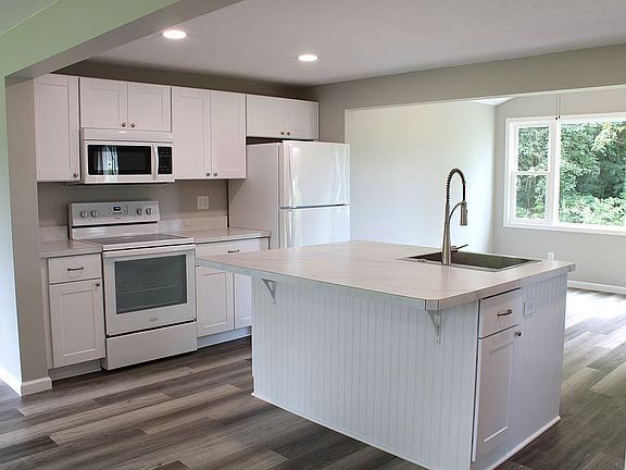4th image of 560 E Dexter Trl