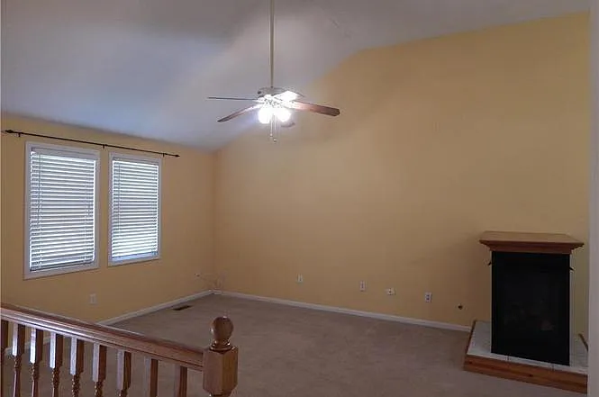 801 Village St — Photo 2