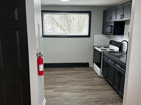 3rd image of 517 Morgan Ave APT 6