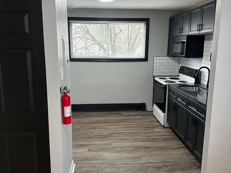 517 Morgan Ave #6 — Photo 3