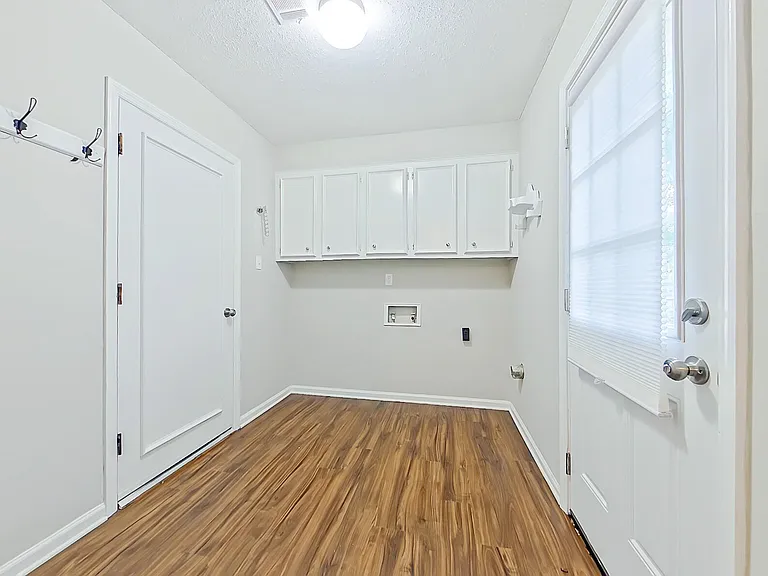 850 Brookfield Pkwy — Photo 12