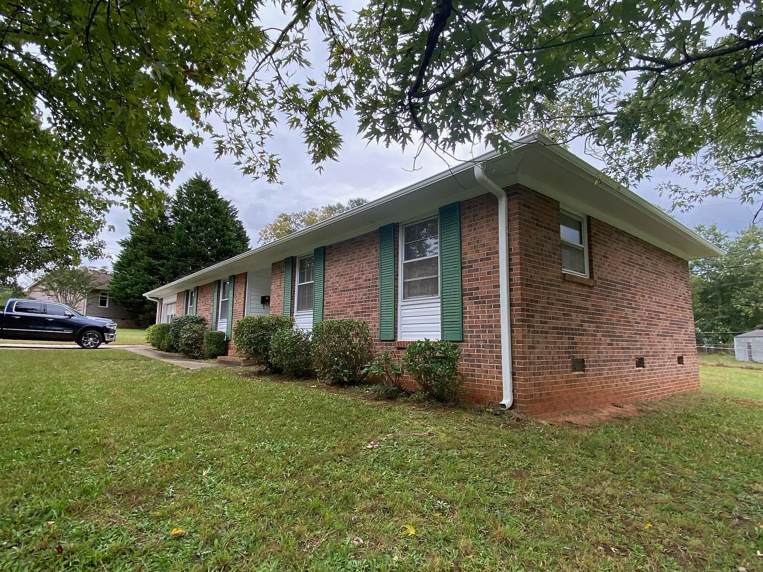 3 bed, 1350 sqft, $1,695 — Photo 2