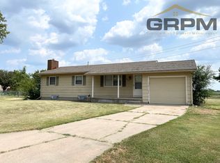517 Meadowbrook Ct, Newton, KS 67114