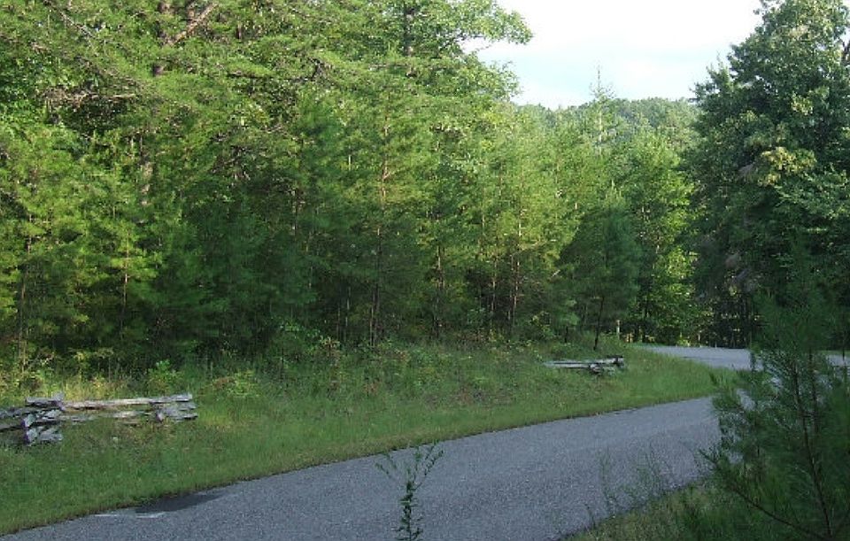 2nd image of W Hidden Valley Lakes Dr