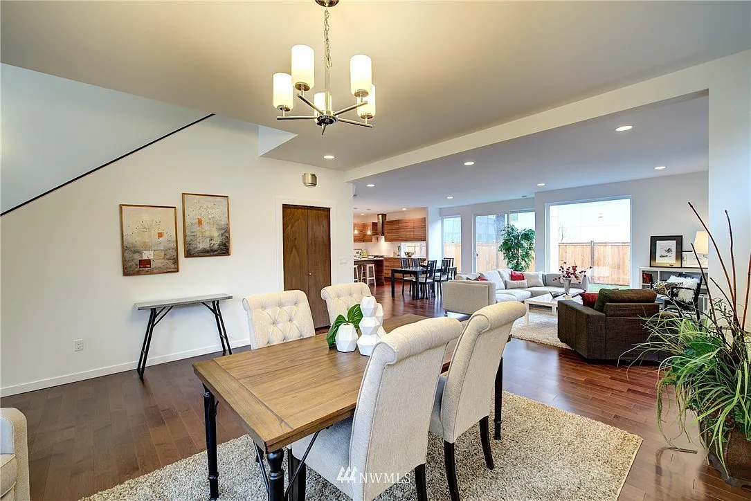 4 bed, 2.5 bath, 2751 sqft, $4,500 — Photo 4