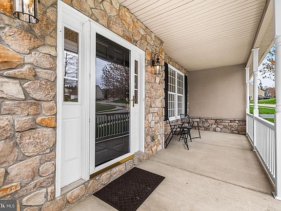 3rd image of 1115 Glen View Dr