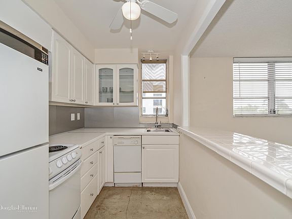 3rd image of 524 Orton Ave APT 401