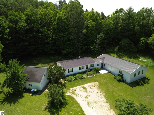 457 Garfield Rd N, Traverse City, MI 49696