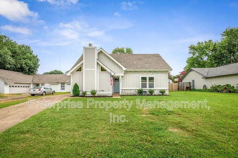 3 bed, 2.0 bath, 1520 sqft, $2,595 — Photo 2