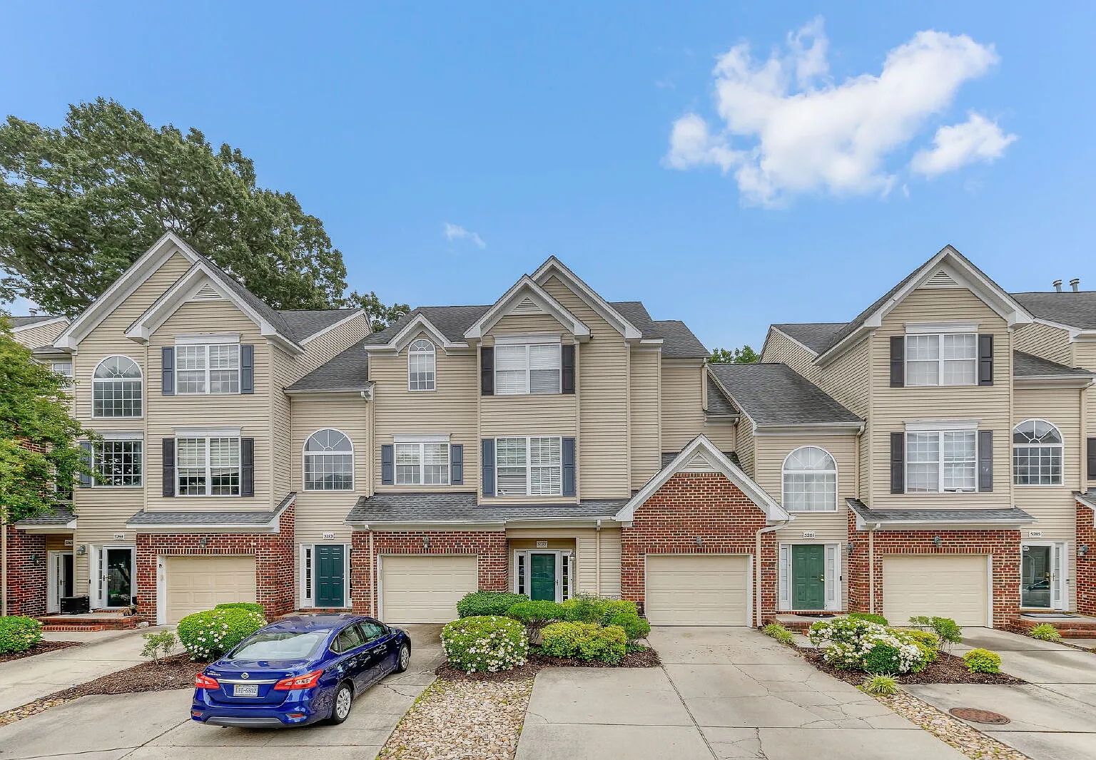 2 bed, 2.0 bath, 1305 sqft, $2,200 — Photo 3