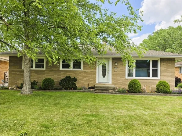 10898 Gordon Dr, Parma, OH 44130