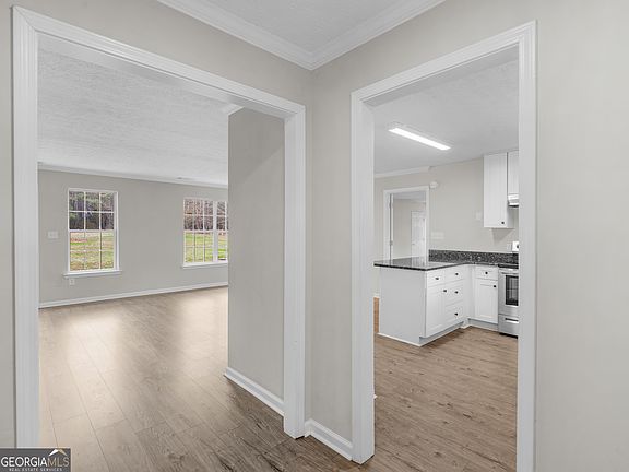 4th image of 637 Hood Rd