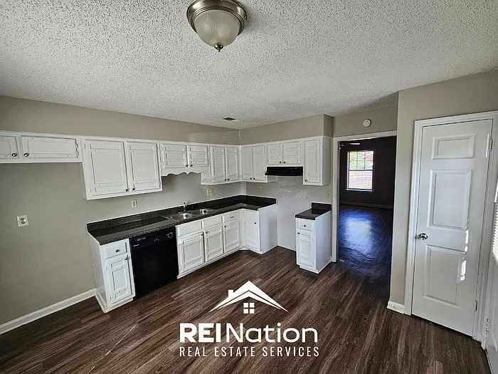 3 bed, 2.0 bath, 1134 sqft, $1,395 — Photo 4