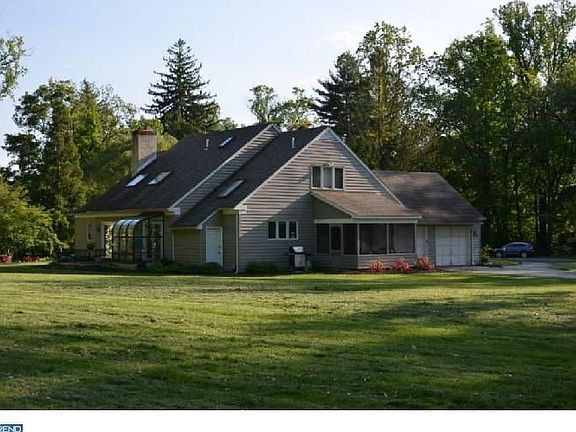 3rd image of 111 Gatehouse Dr