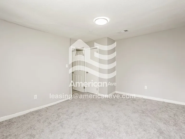 1428648_005_main_bedroom_6.jpg