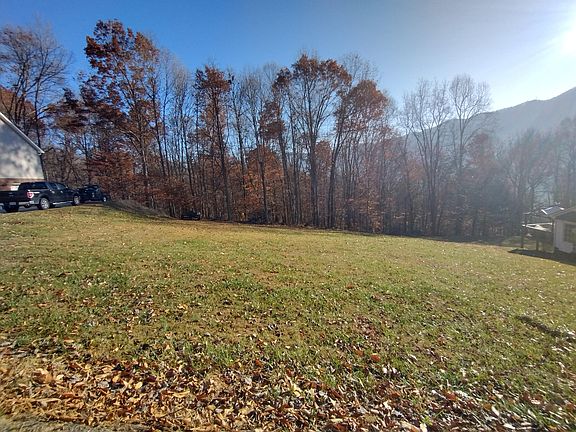4th image of Moccasin Hills Dr