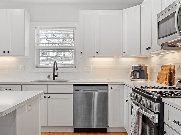 3rd image of 52 Salem St #A