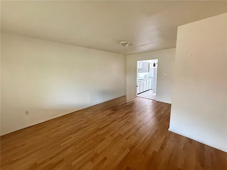 625 Papworth Ave #E — Photo 2