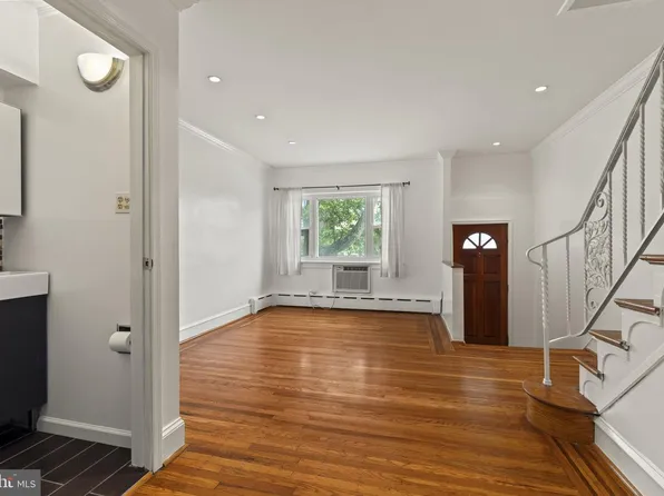 923 Anchor St, Philadelphia, PA 19124