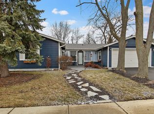 1048 W Glenn Trl, Elk Grove Village, IL 60007
