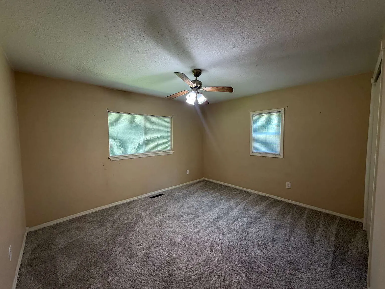 3 bed, 1.0 bath, $1,250 — Photo 4