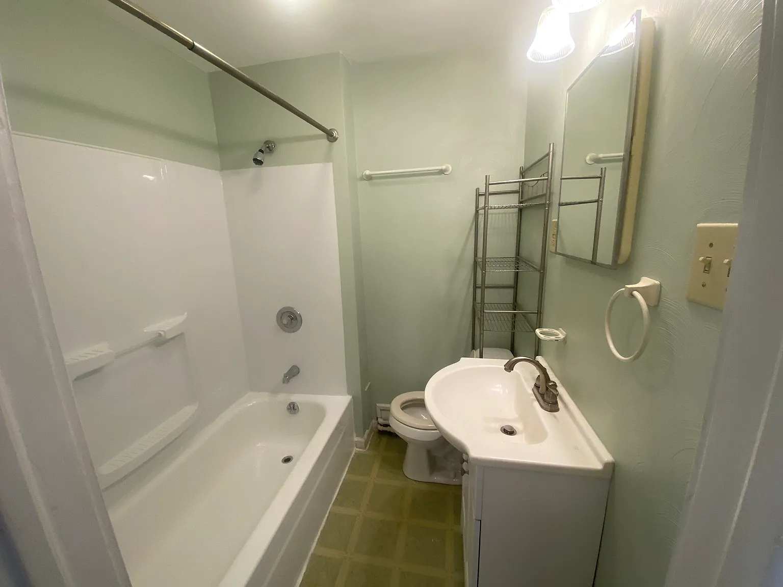 2 bed, 1100 sqft, $1,050 — Photo 4