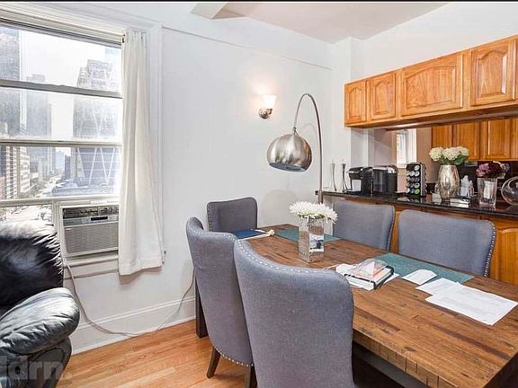 3rd image of 200 W 70th St APT 7L