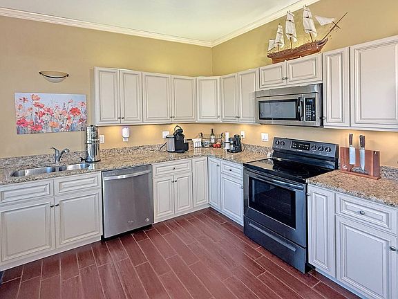 3rd image of 332 Club Cove Dr