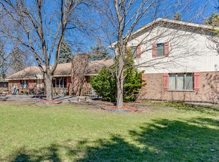 16 James Ct, Hawthorn Woods, IL
