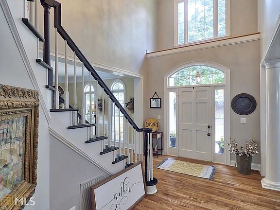 3rd image of 147 Glen Eagle Way