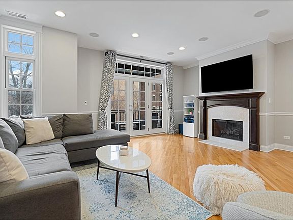 4th image of 723 W Diversey Pkwy #3E