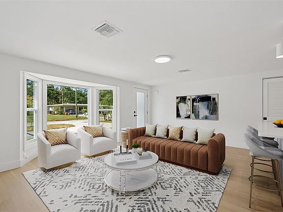 5th image of 2655 Bay St