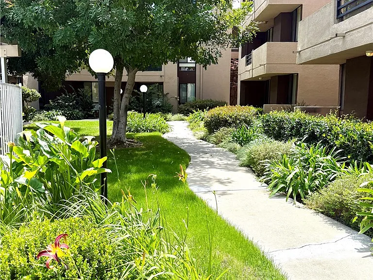 7826 Topanga Canyon Blvd #109 — Photo 2