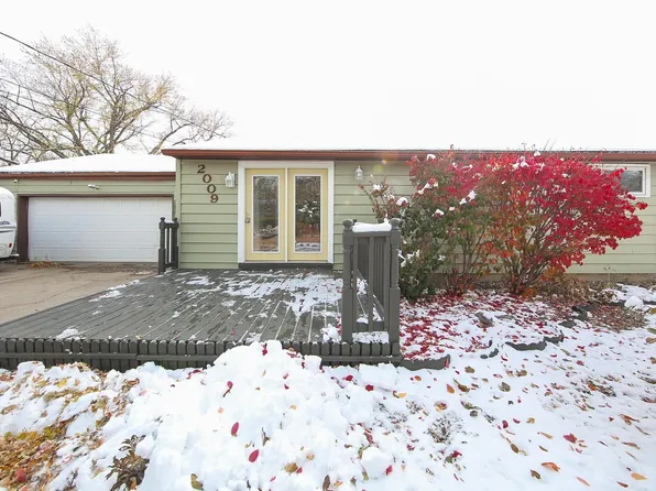 2009 E 30th St N, Sioux Falls, SD 57104