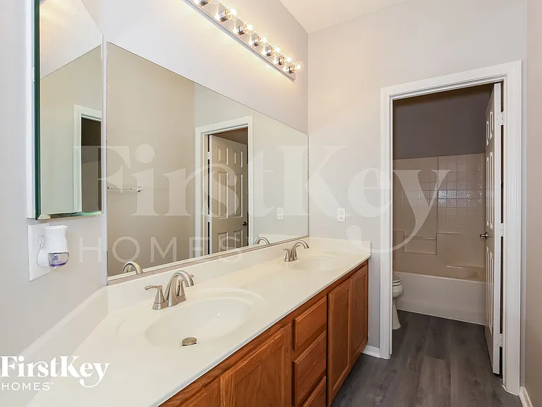 609 Fiesta Del Rey Ave — Photo 12