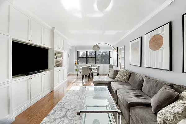 Sold by Compass | media 1