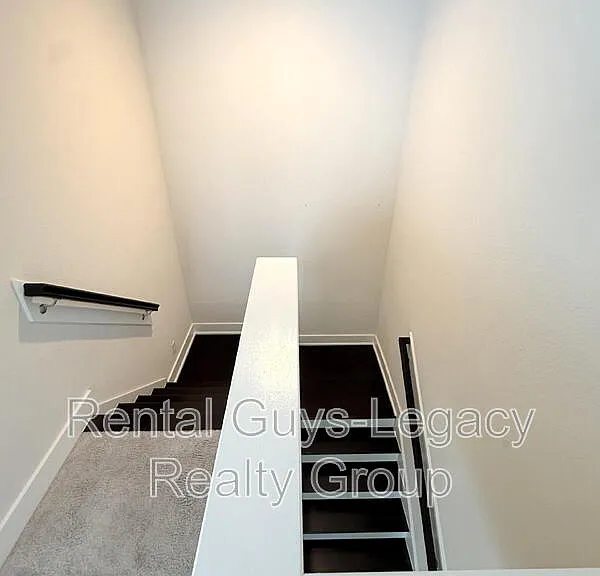 409 Crestview Dr — Photo 11