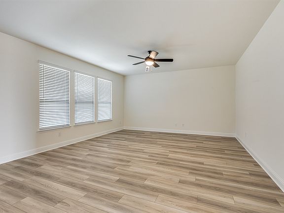 4th image of 121 Gallegos Dr