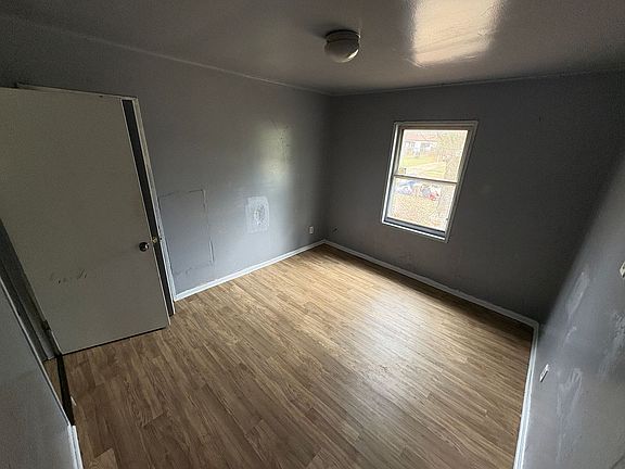5th image of 3057 Amherst St